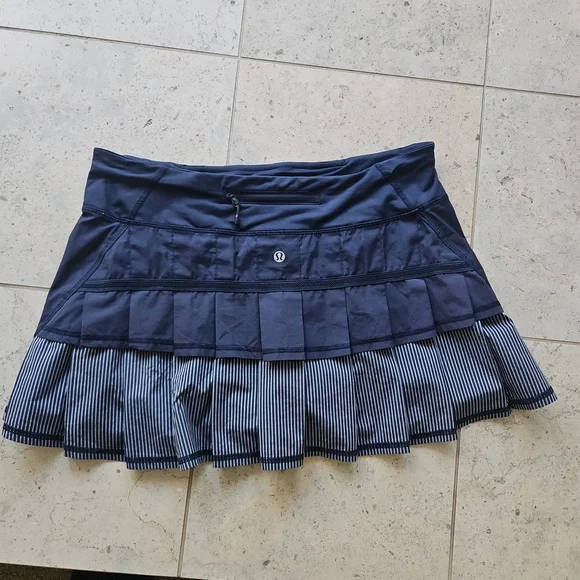 LULULEMON Tennis Pickleball Skirt Pace Setter- Navy Blue, Gray Stripes, Ruffles - Picture 2 of 3